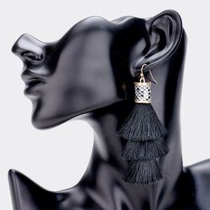 TIERED TASSEL DROP SNAKE EARRINGS - Black